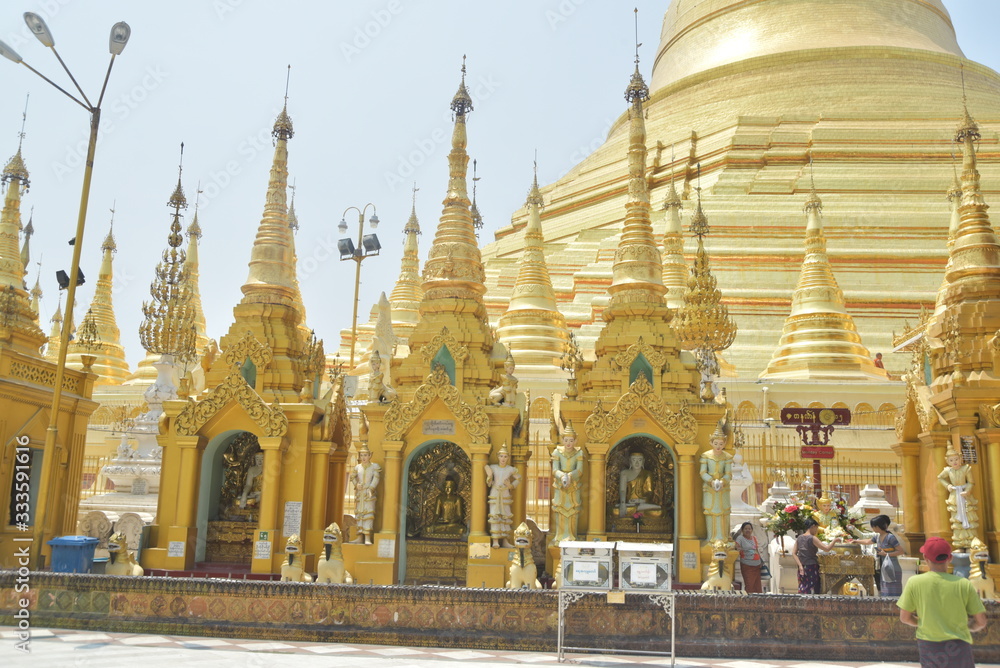 Fototapeta premium シュエダゴンパゴダ