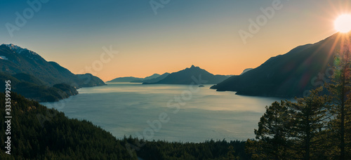 Tablou pe pânză Howe sound in the sunset, Squamish, British Columbia, Canada.