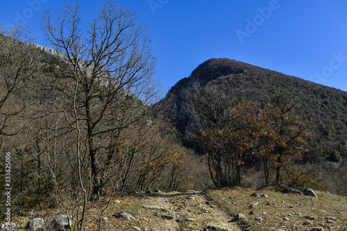 Paysage d'hiver dans les Abruzzes en Italie photo