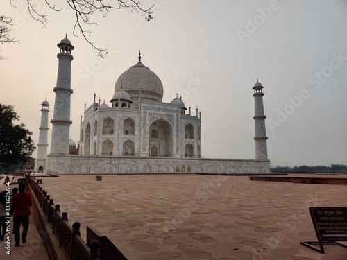 The Taj Mahal is an ivory-white marble mausoleum on the south bank of the Yamuna river in the Indian city of Agra.