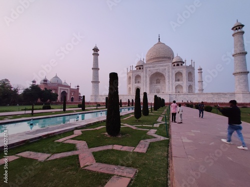 taj mahal front side to shot