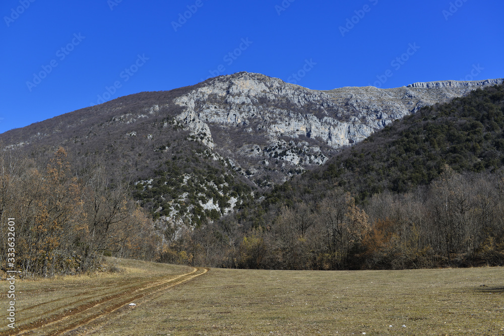 Paysage d'hiver dans les Abruzzes en Italie
