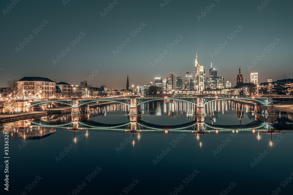 Naklejka premium Frankfurt at night, skyline reflection