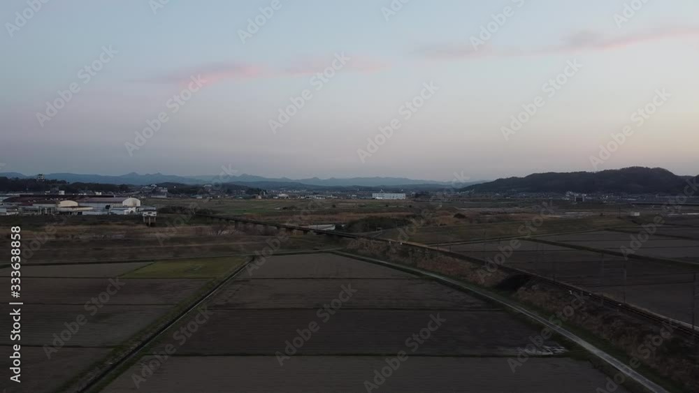 田舎の風景と伊賀上野城と単線 田舎の風景と伊賀上野城と単線