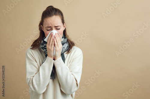 Foto Sick young woman using a handkerchief