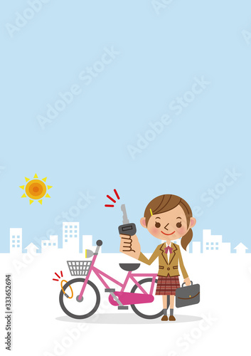 自転車にカギをかける女子生徒(背景あり)