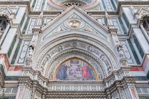 Dettagli facciata Cattedrale Santa Maria Del Fiore  Firenze