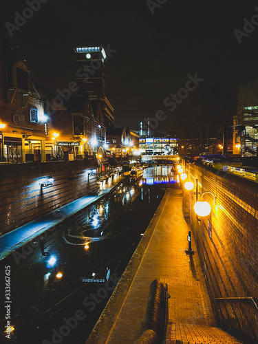 Birmingham canals by night with some light © Simon