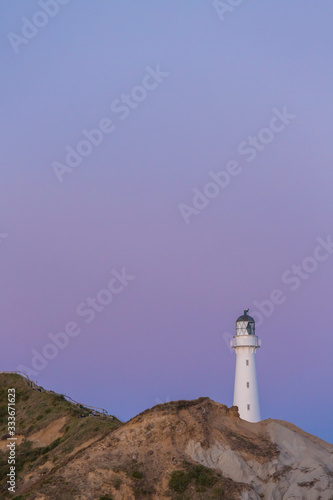 ニュージーランド ワイララパのキャッスルポイントの夕暮れ時の灯台