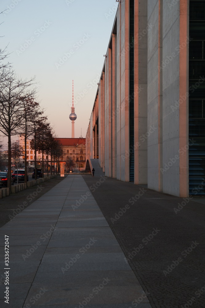 Berlin, Fernsehturm Marie-Elisabeth-Lüders-Haus Regierungszentrum Sonnenuntergang