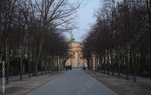 Berlin Brandenburger Tor vom Tiergarten aus