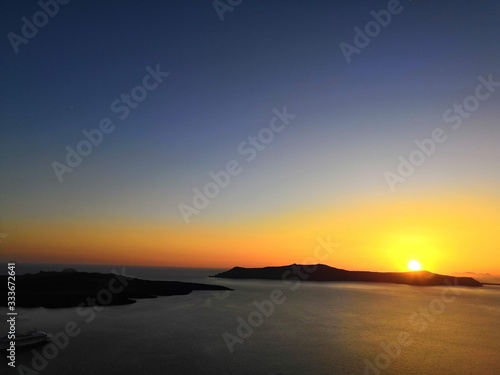 Santorini © Harry Hirsch