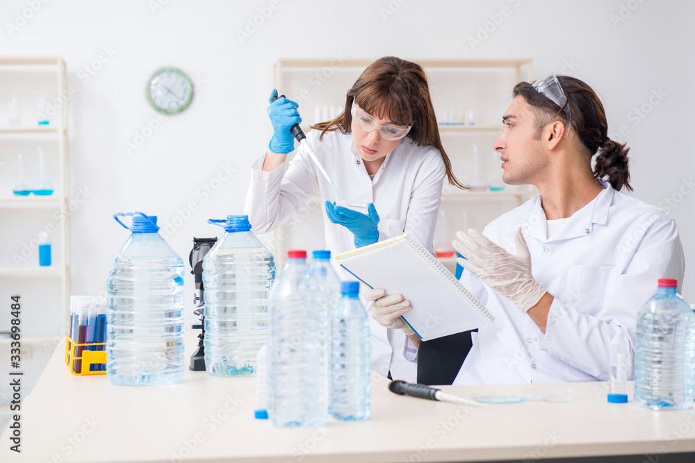 Fototapeta premium Two chemists working in the lab