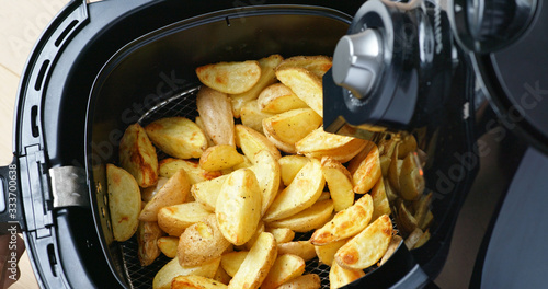 фотографія Air fryer homemade grilled potato