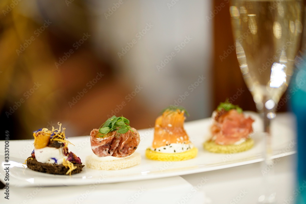 Häppchen auf Teller