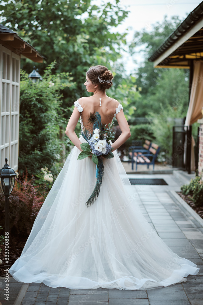 Fototapeta premium Beautiful bride posing in her wedding day