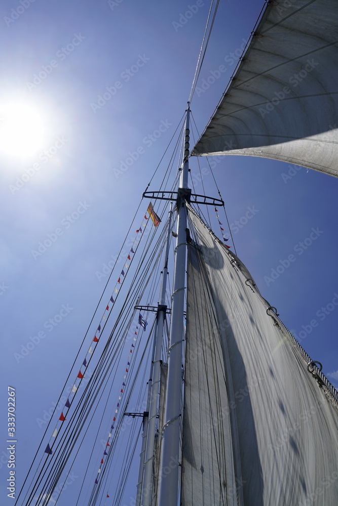 Fototapeta premium Segel Mast Sonne