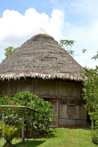 Chez les Indiens Bribri, Costa Rica, 9 aout 2012 : Maison traditionnelle des indiens Bribri. Le village est situé en forêt tropical humide.