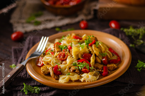 Chicken curry pasta with tomatoes