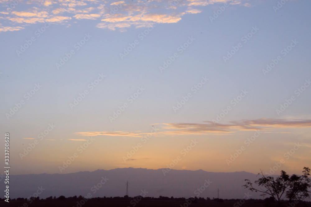 Fototapeta premium cielo y arreboles