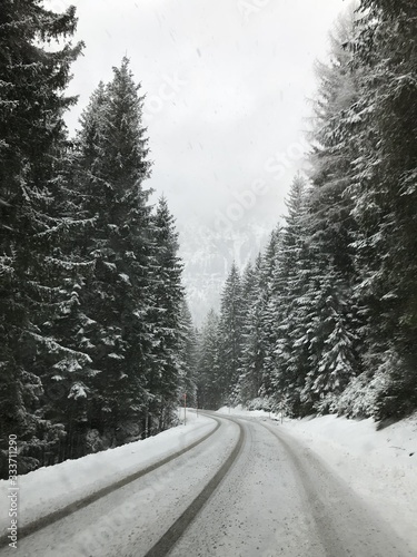 Winterliche Landschaft in den Bergen, Kärnten