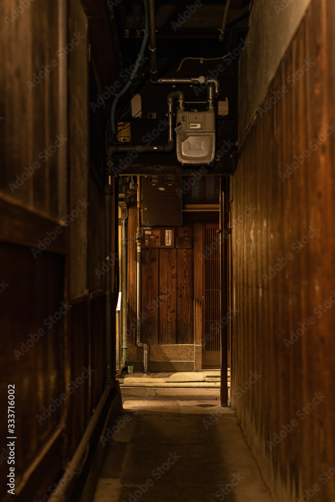 Obraz premium 京都、先斗町の路地裏