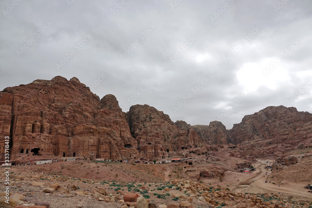 Randonnée dans le site unique et merveilleux de PETRA en Jordanie (le Khazneh, le théatre, El-Deir, le Grand Temple, ...) Randonnée dans le site unique et merveilleux de PETRA en Jordanie (le Khazneh, le théatre, El-Deir, le Grand Temple, ...)