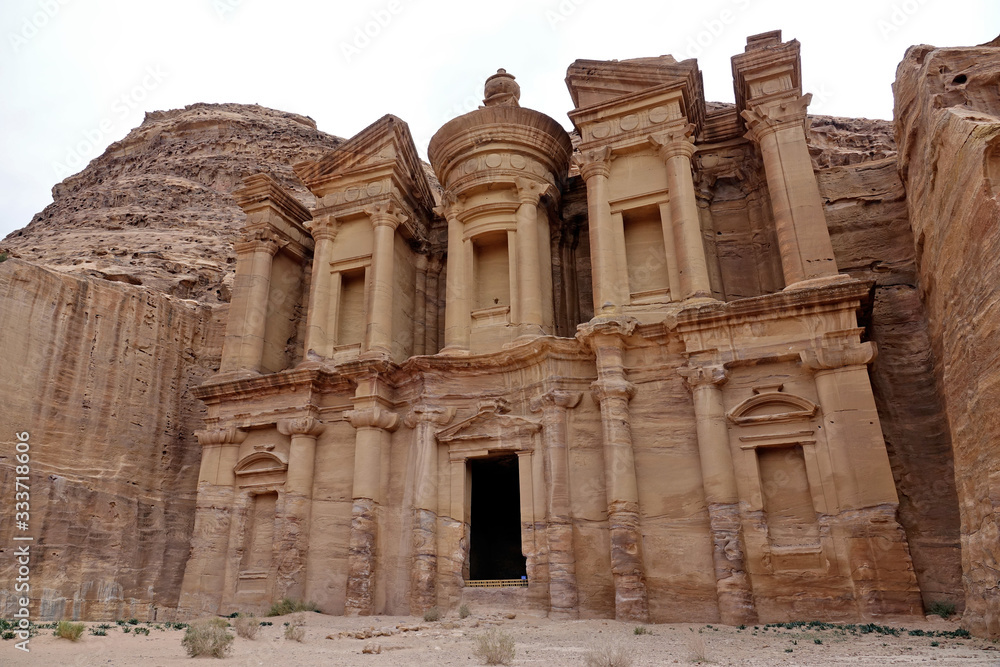 Randonnée dans le site unique et merveilleux de PETRA en Jordanie (le Khazneh, le théatre, El-Deir, le Grand Temple, ...)