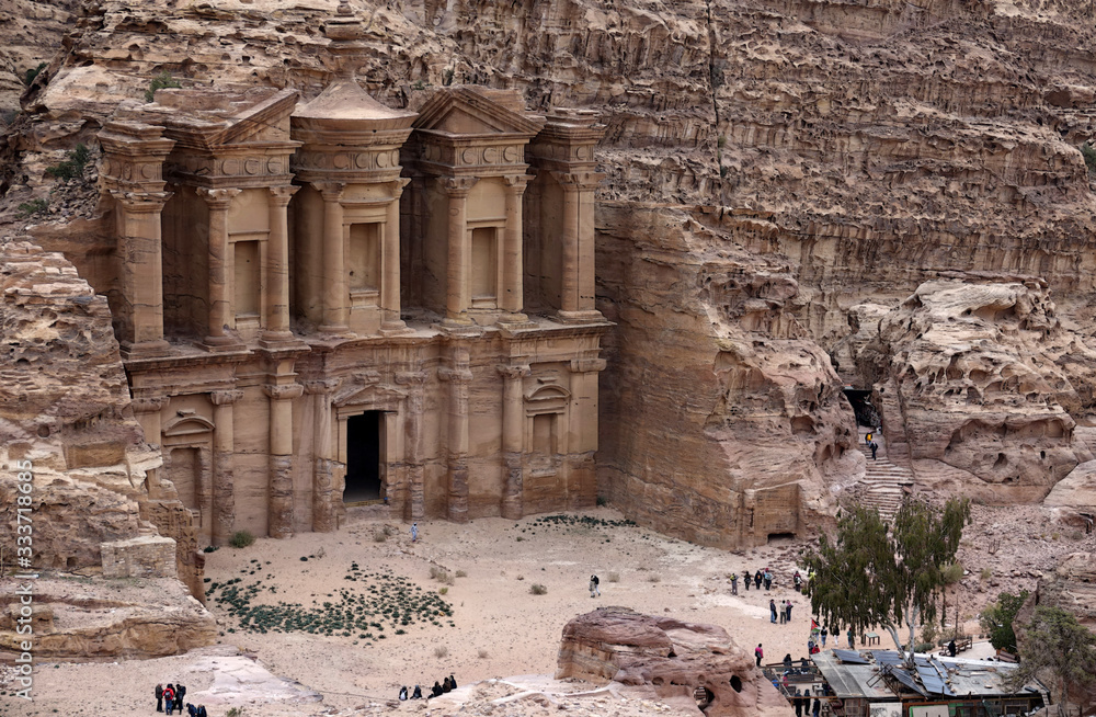 Randonnée dans le site unique et merveilleux de PETRA en Jordanie (le Khazneh, le théatre, El-Deir, le Grand Temple, ...)