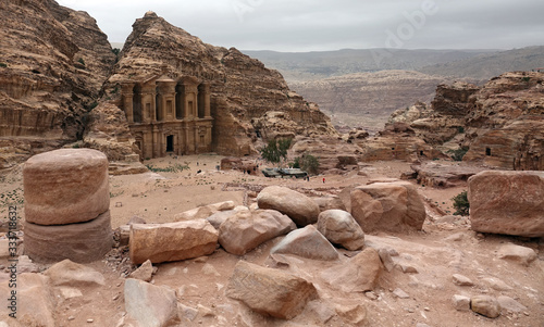 Randonn  e dans le site unique et merveilleux de PETRA en Jordanie  le Khazneh  le th  atre  El-Deir  le Grand Temple  ... 