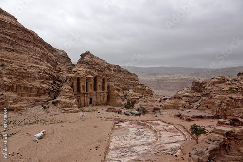 Randonn  e dans le site unique et merveilleux de PETRA en Jordanie  le Khazneh  le th  atre  El-Deir  le Grand Temple  ... 