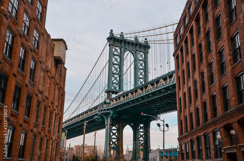 Fototapeta Naklejka Na Ścianę i Meble -  Manhattan Bridge fotographiert von Washington Street