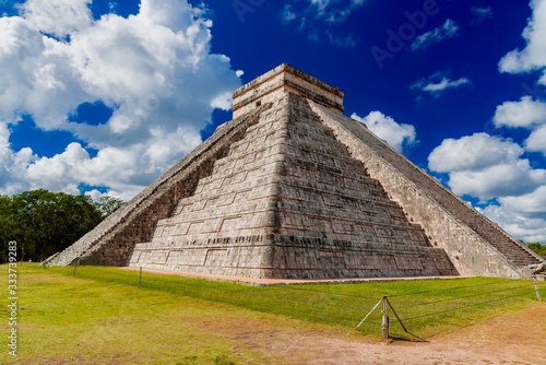 Wallpaper Mural Chichén Itzá is an important Mayan archaeological complex located in Mexico Torontodigital.ca