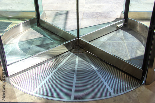 Revolving glass door