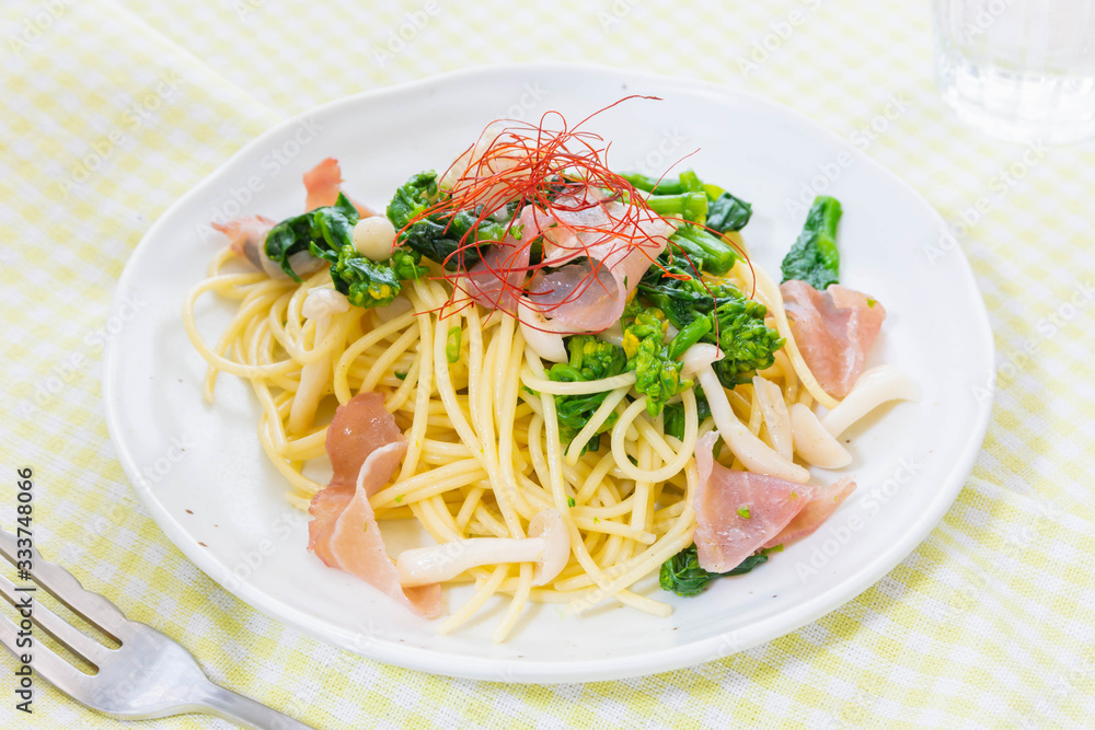 菜の花と生ハムのパスタ