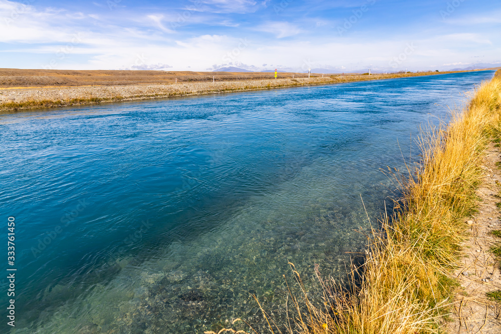 Obraz premium Calm river in New Zealand