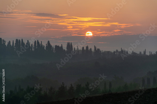 Sonnenaufgang   ber der Toskana  Italien