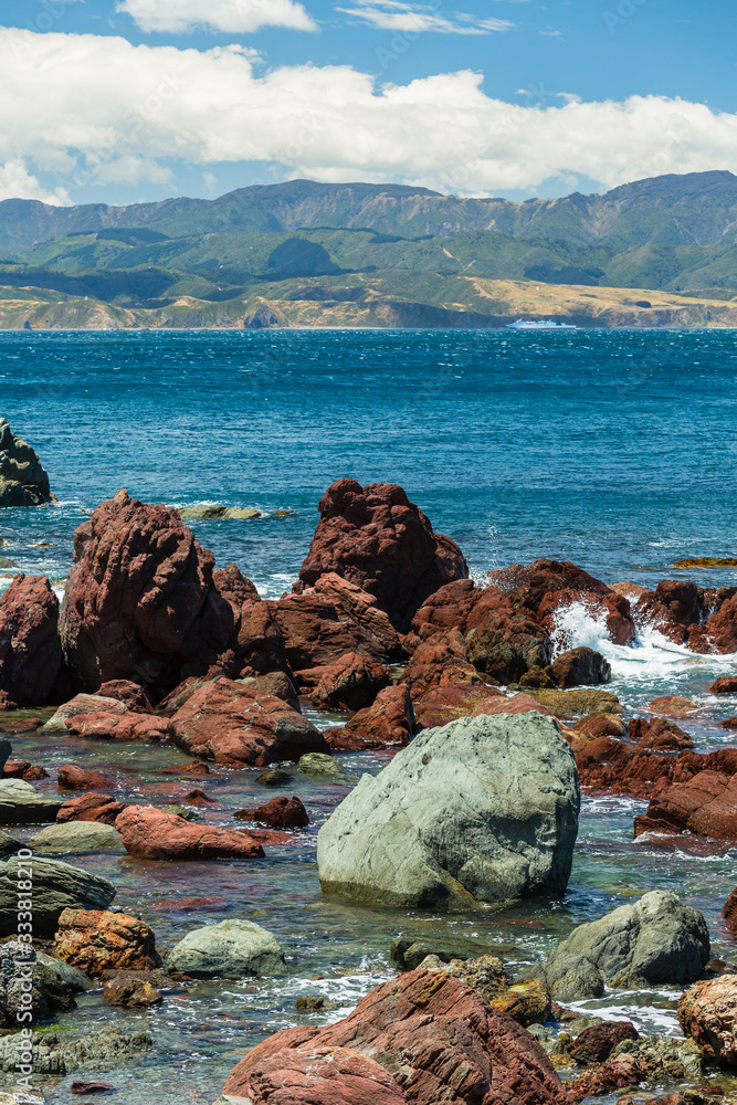 ニュージーランド　ウェリントンのレッド・ロックスの赤い岩
