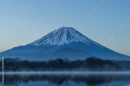 精進湖からの富士山