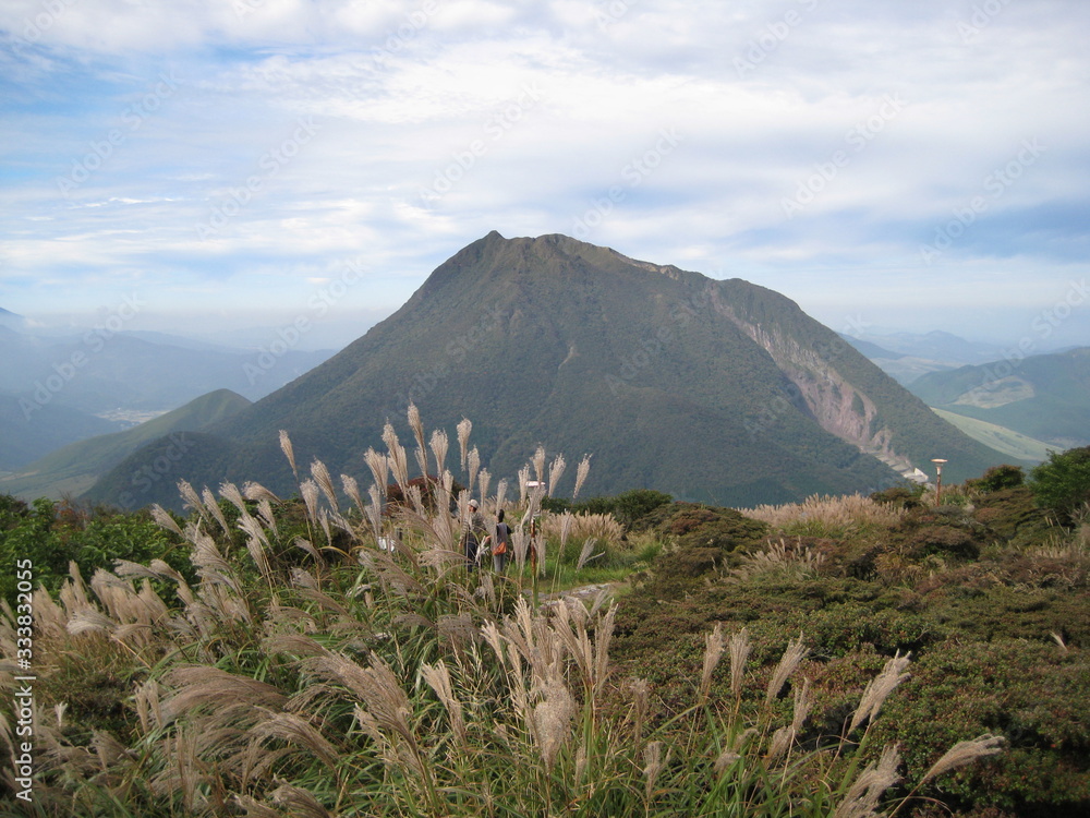 Fototapeta premium 高原の山