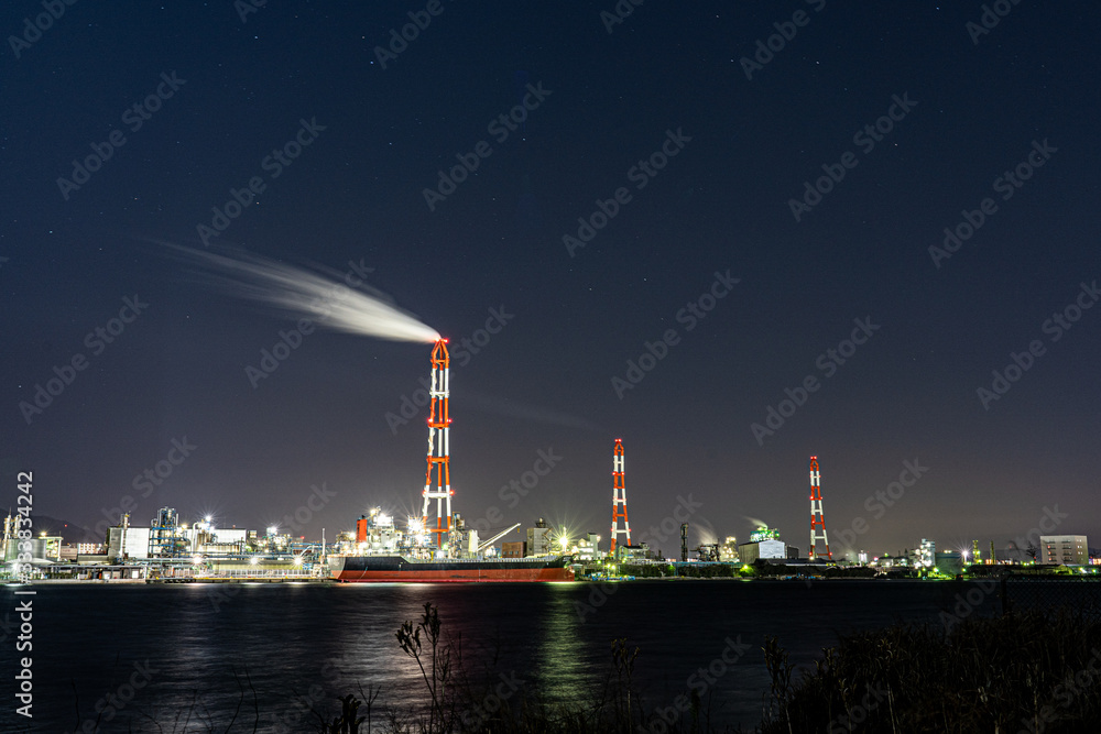 Obraz premium night view of factory in japan