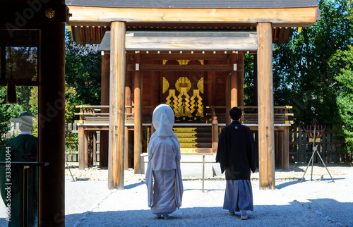 Wallpaper Mural 神社でおこなわれる日本式の神前結婚式 Torontodigital.ca