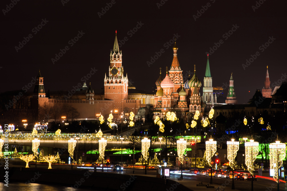 Obraz premium night, Moscow Kremlin, Spasskaya tower and St. Basil's Cathedral in full illumination