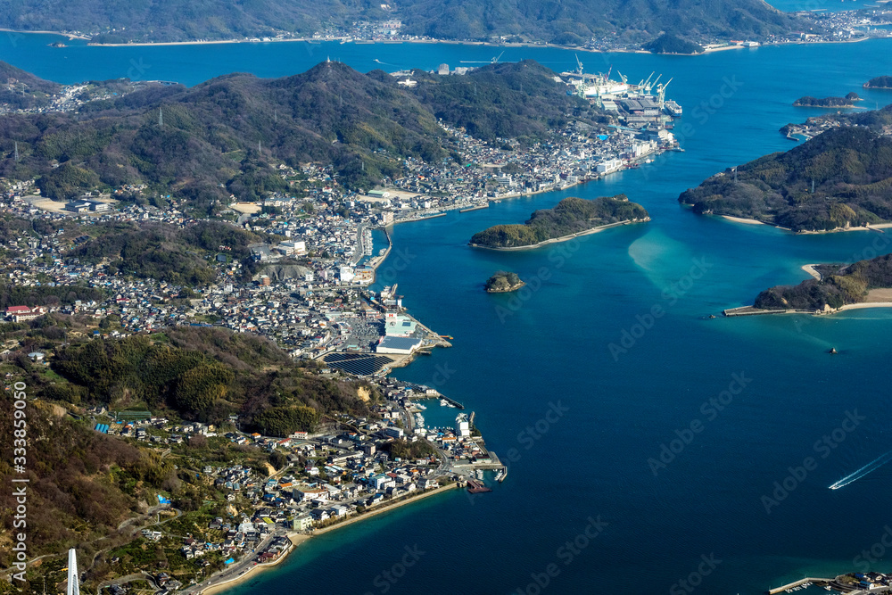 しまなみ海道生口橋上空から因島中心部方向を空撮