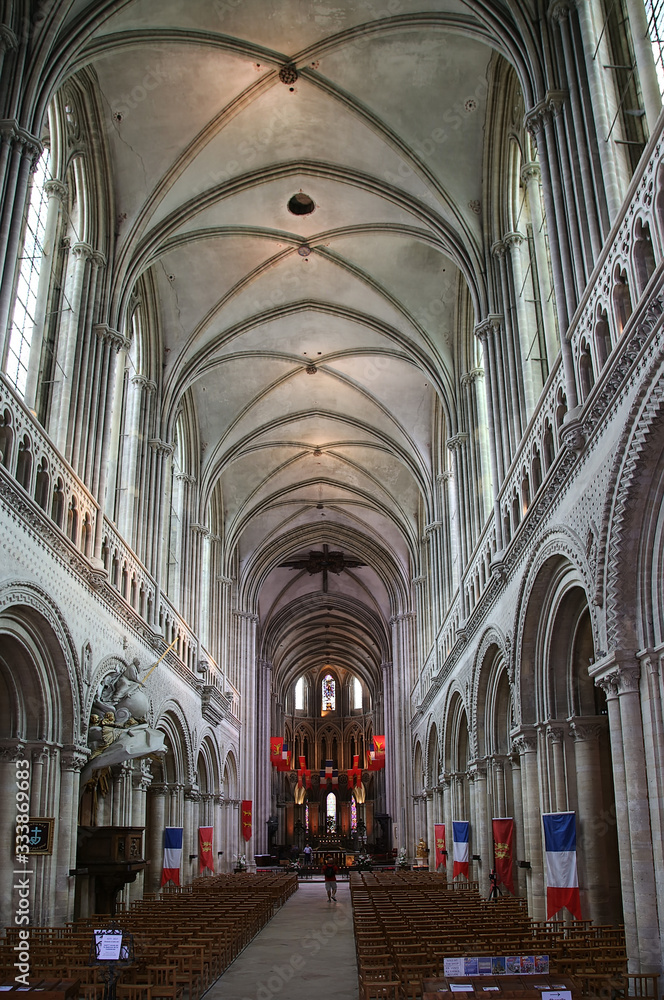 Fototapeta premium Bayeux, France. Interior of the Cathedral of the Blessed Virgin Mary (Cathedrale Notre-Dame de Bayeux)