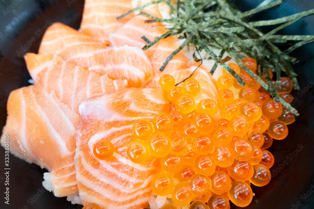 美味しそうなサーモンとイクラの海鮮丼の写真 Stock 写真 Adobe Stock 美味しそうなサーモンとイクラの海鮮丼の写真 Stock 写真 Adobe Stock