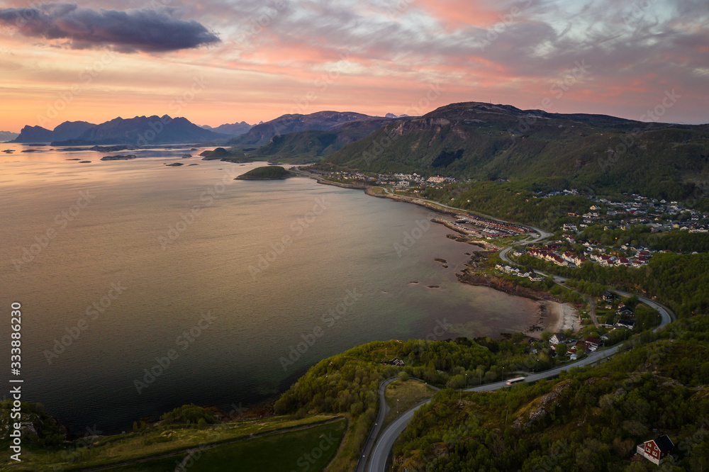 Luftaufnahme der Küste nördlich von Bodø in Norwegen Luftaufnahme der Küste nördlich von Bodø in Norwegen