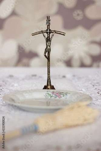  A cross prepared to celebrate the house