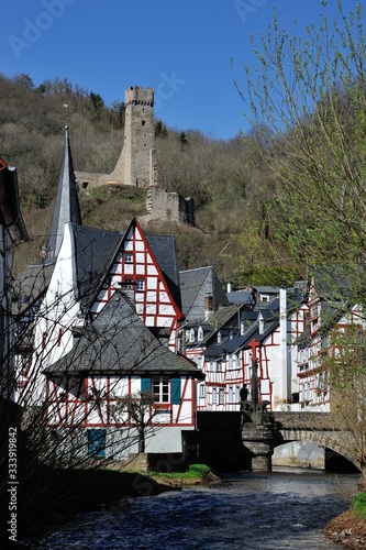 Wallpaper Mural Monreal in der Eifel Torontodigital.ca