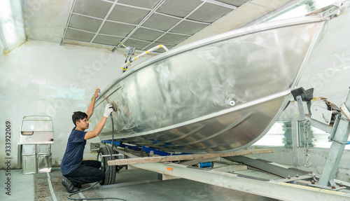 Aluminum boat painting procedure at service center photo